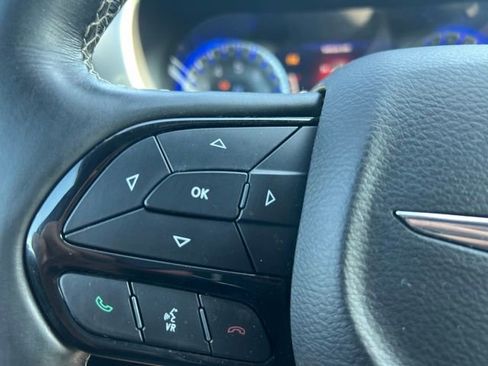 Used 2018 Chrysler Pacifica Touring-L Plus w/ S Appearance Package FWD image 18