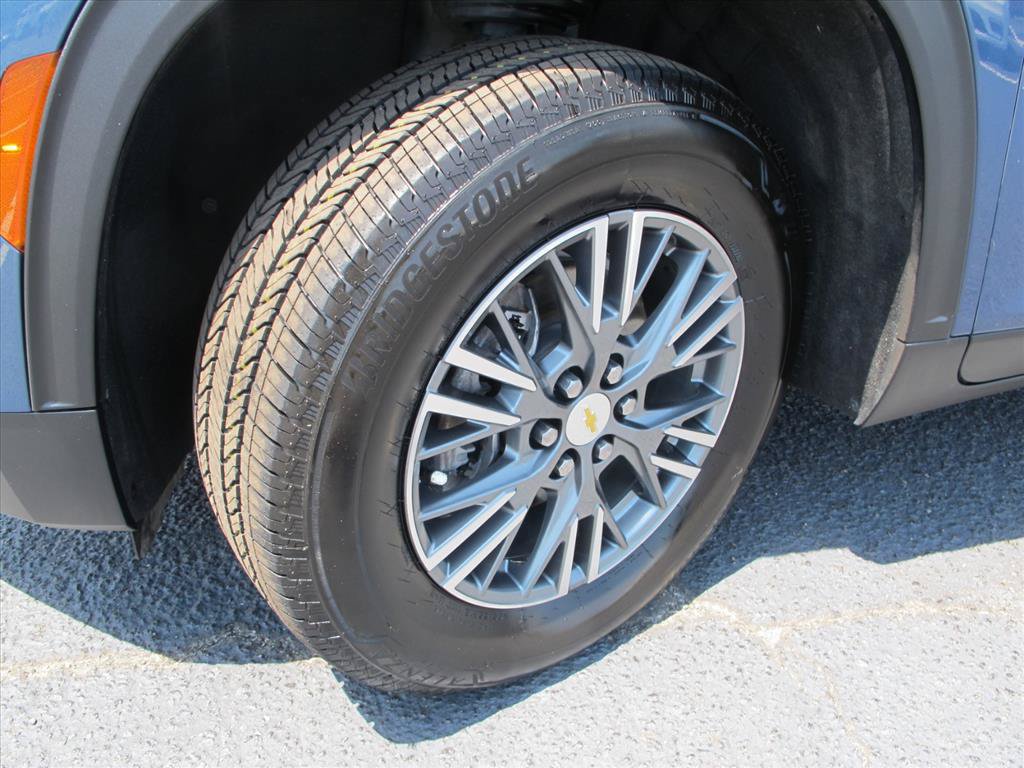 Used 2024 Chevrolet Traverse LT w/ Trailering Package FWD image 18