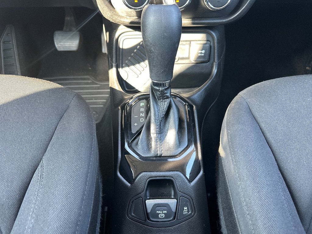 Used 2017 Jeep Renegade Altitude FWD image 30