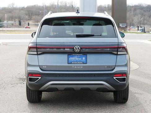 Used 2025 Volkswagen Taos SE AWD/4WD image 6