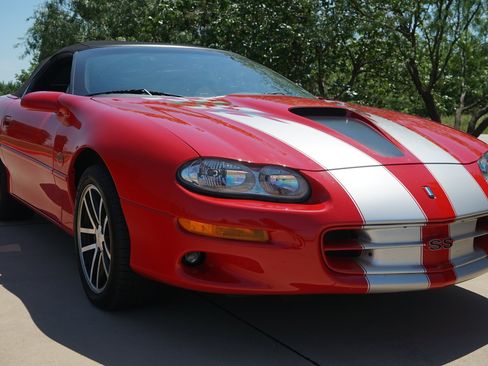 Used 2002 Chevrolet Camaro Z28 w/ SS Performance/Appearance Pkg RWD image 21