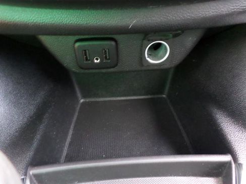 Used 2021 Chevrolet Traverse LT image 13