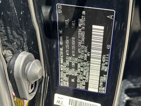 Used 2024 Toyota Highlander XLE FWD image 21