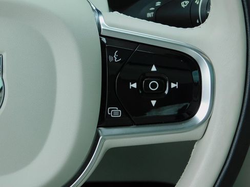 Used 2024 Volvo XC90 B6 Plus w/ Protection Package Premier image 17