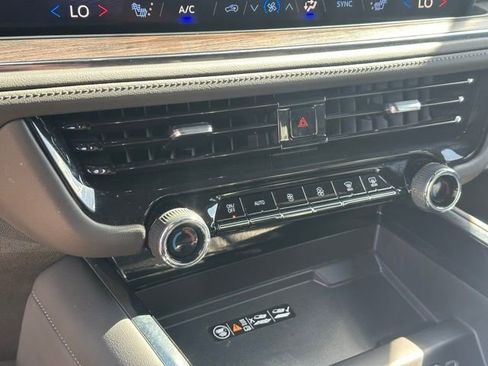 Certified 2025 Chevrolet Suburban Z71 AWD/4WD image 10