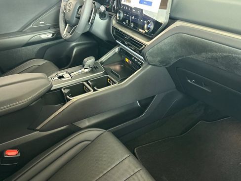 Certified 2025 Lexus TX 500h AWD w/ Technology Package image 13