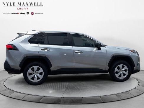 Used 2022 Toyota RAV4 LE FWD image 17