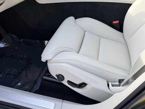 New 2026 Volvo XC60 B5 Ultra w/ Climate Package image 15