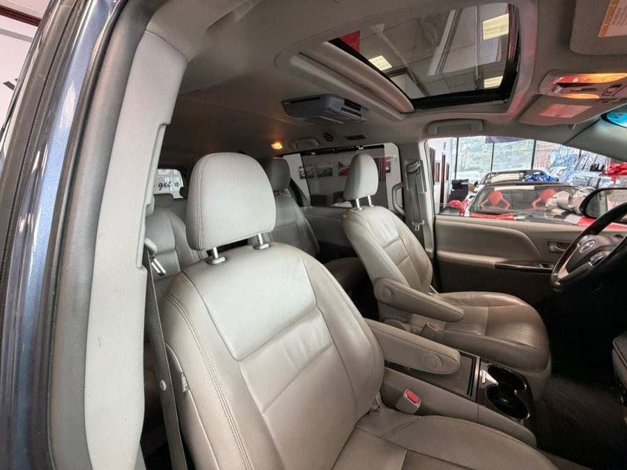 Used 2016 Toyota Sienna XLE w/ XLE Navigation Package AWD/4WD image 45