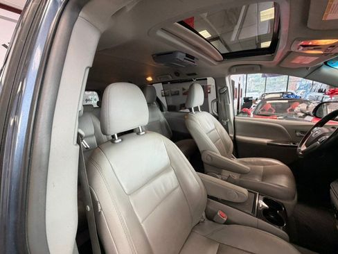 Used 2016 Toyota Sienna XLE w/ XLE Navigation Package AWD/4WD image 45