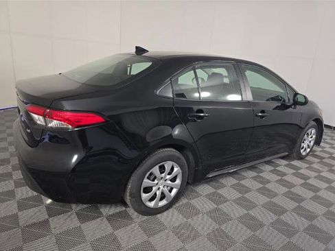Used 2025 Toyota Corolla LE image 3
