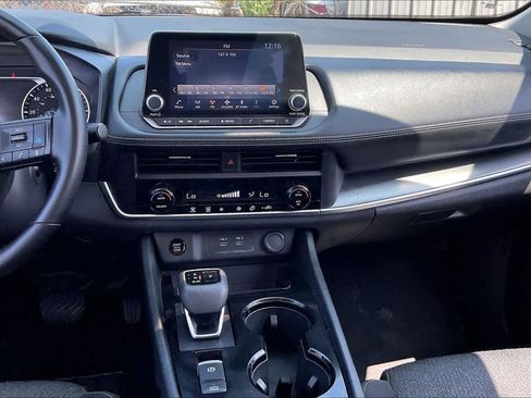 Used 2025 Nissan Rogue SV FWD image 8