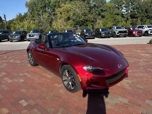 Used 2023 MAZDA MX-5 Miata Grand Touring RWD image 19