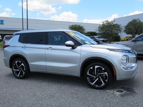 Used 2023 Mitsubishi Outlander SEL FWD image 2