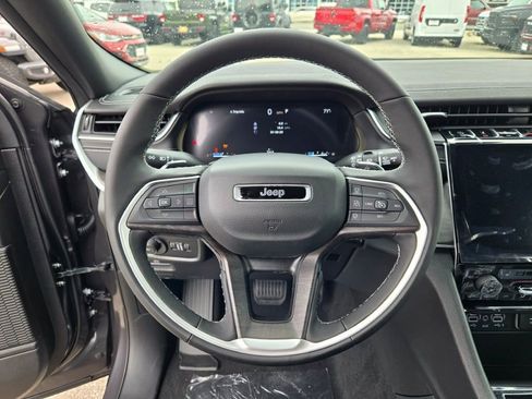 New 2025 Jeep Grand Cherokee L Limited image 32