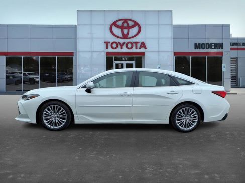 Used 2022 Toyota Avalon Limited image 8