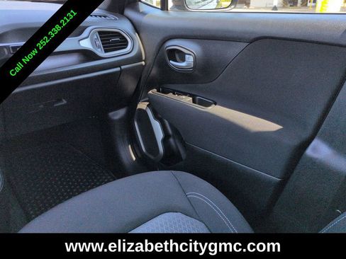 Used 2021 Jeep Renegade Latitude w/ Convenience Group AWD/4WD image 17