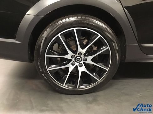 Used 2020 Volvo V90 T6 Cross Country image 17
