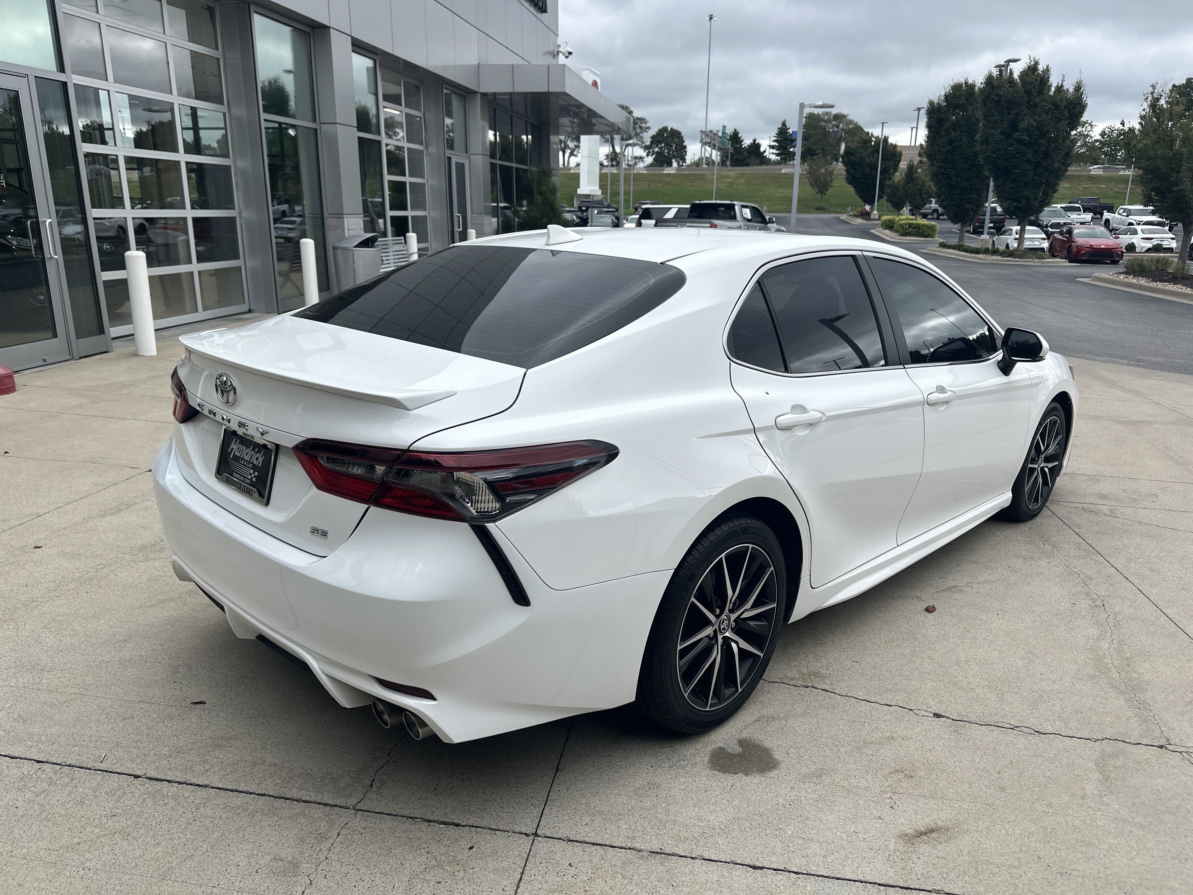 Used 2023 Toyota Camry SE w/ Convenience Package FWD image 6