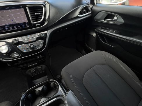Used 2019 Chrysler Pacifica Touring Plus w/ Advanced Safetytec Group FWD image 38