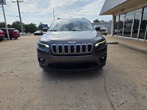 Used 2020 Jeep Cherokee Latitude Plus w/ Cold Weather Group FWD image 2