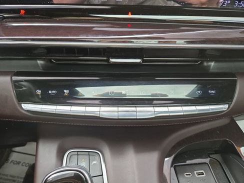 Used 2021 Cadillac Escalade Premium Luxury Platinum AWD/4WD image 29