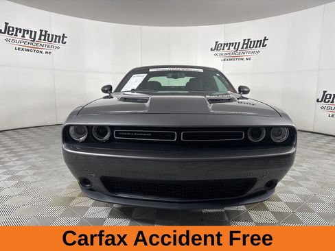 Used 2023 Dodge Challenger SXT image 3
