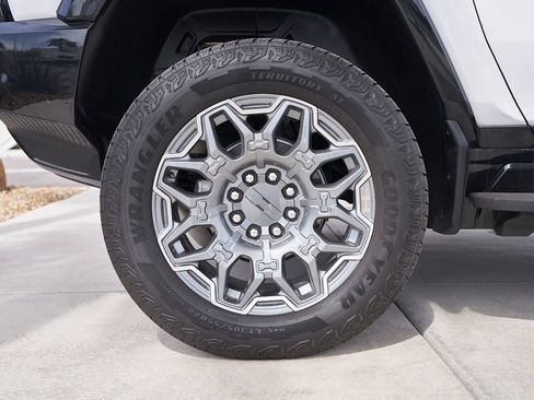 Used 2025 GMC Hummer EV 3X image 11