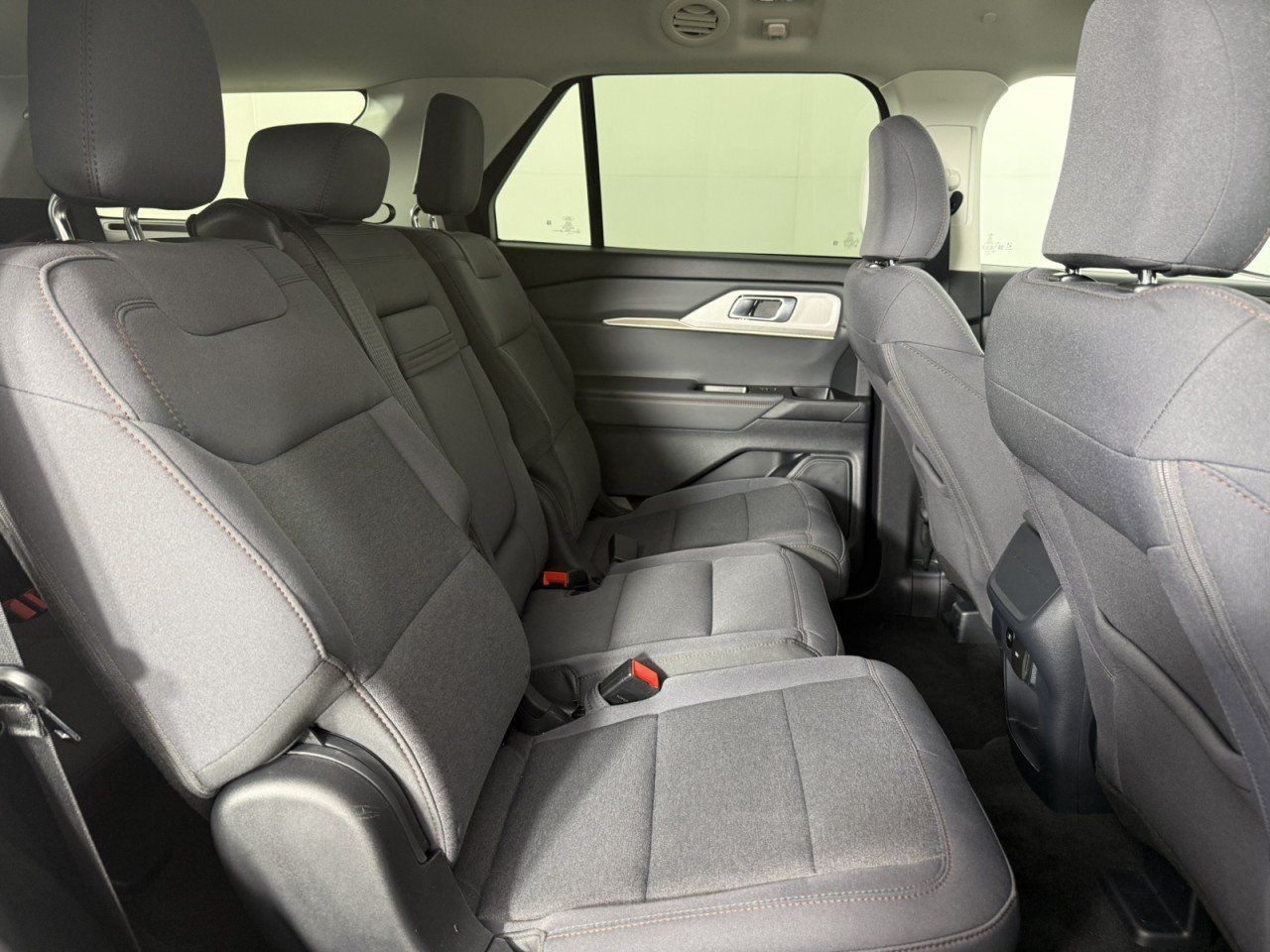Used 2025 Ford Explorer Active AWD/4WD image 13