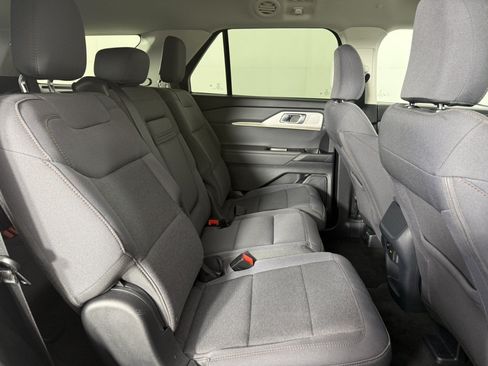 Used 2025 Ford Explorer Active AWD/4WD image 13