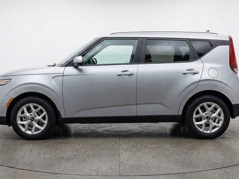 Used 2025 Kia Soul LX w/ LX Technology Package image 3