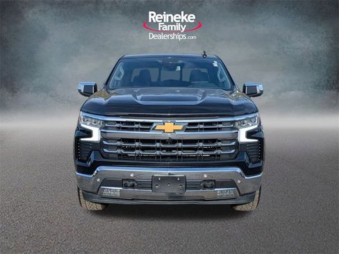 Used 2022 Chevrolet Silverado 1500 LTZ image 2