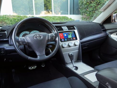 Used 2011 Toyota Camry SE w/ SE Extra-Value Pkg #1 FWD image 5