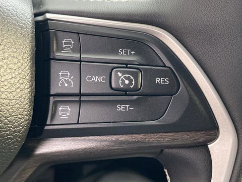 Certified 2023 Jeep Grand Cherokee L Limited image 12