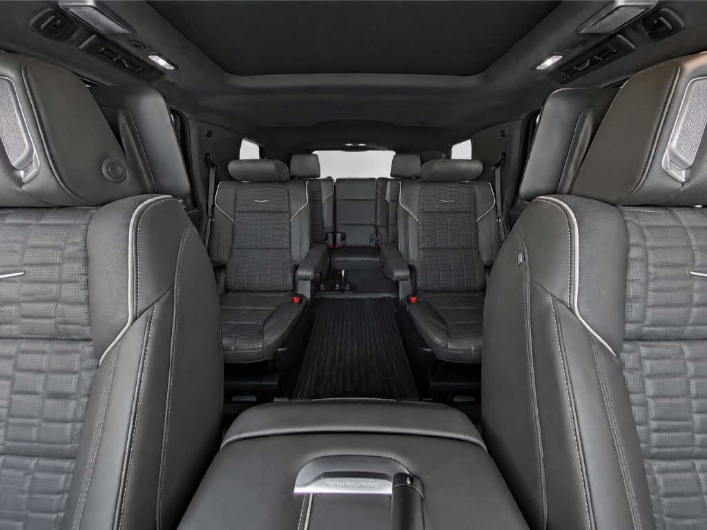 Used 2024 Cadillac Escalade Sport Platinum w/ LPO, ONYX Package AWD/4WD image 19