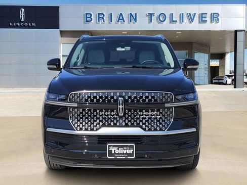 New 2025 Lincoln Navigator Reserve image 3