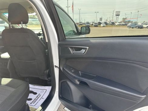 Used 2018 Ford Edge SE image 16