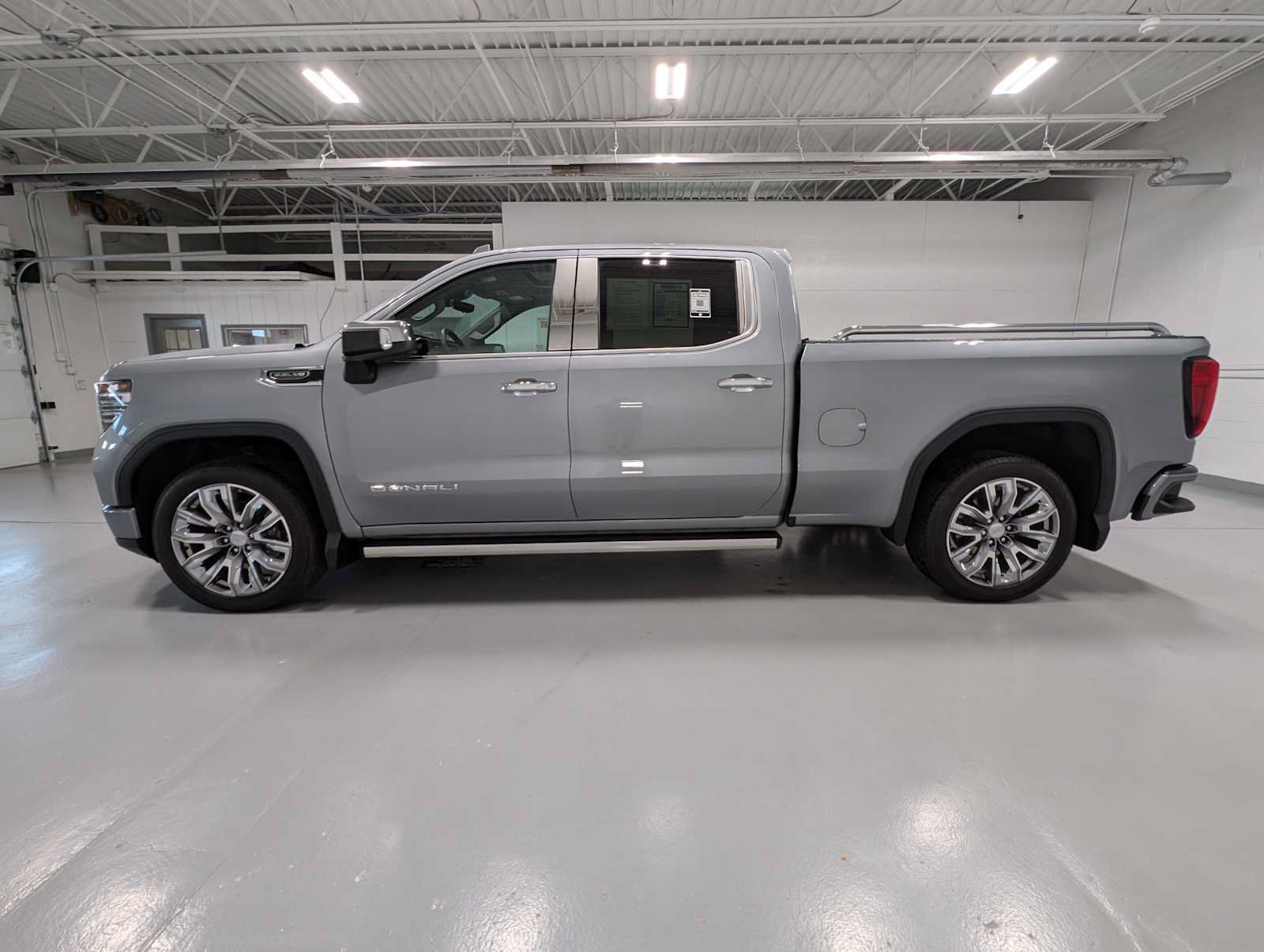 Certified 2025 GMC Sierra 1500 Denali w/ Denali Reserve Package AWD/4WD image 12