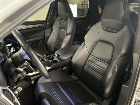 Certified 2023 Porsche Cayenne Turbo AWD/4WD image 17