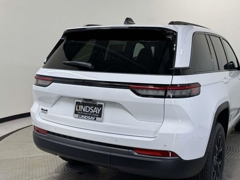 New 2026 Jeep Grand Cherokee Laredo image 8