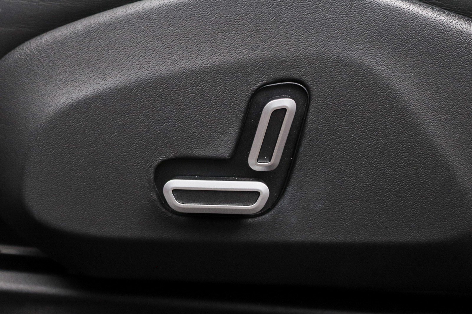 Used 2024 Ferrari Purosangue AWD/4WD image 29