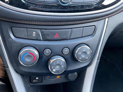 Used 2019 Chevrolet Trax LT w/ LT Convenience Package image 30