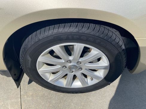 Used 2010 Chrysler Sebring Limited FWD image 11