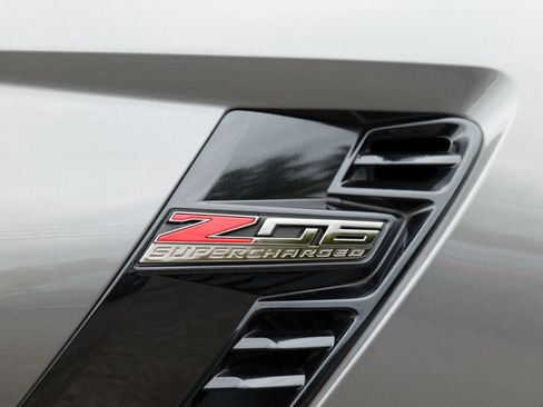 Used 2015 Chevrolet Corvette Z06 w/ 2LZ Preferred Equipment Group image 56