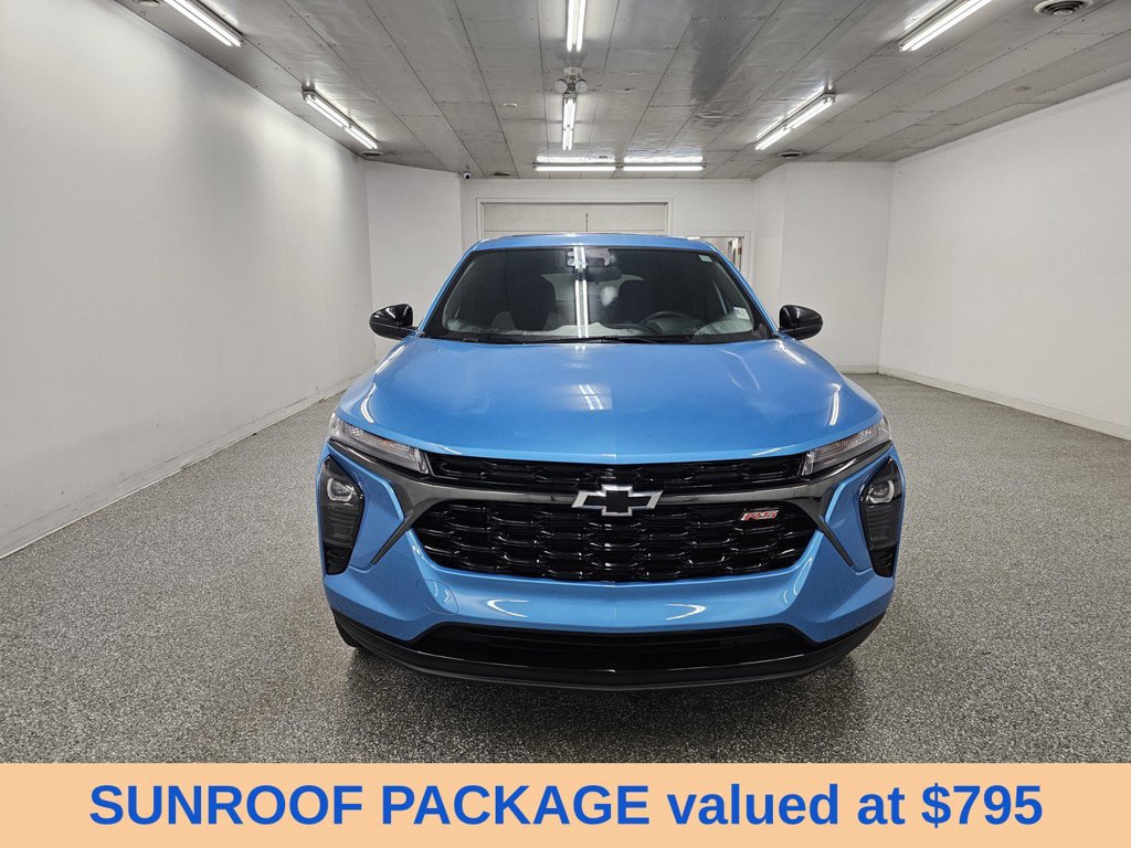 Used 2025 Chevrolet Trax RS w/ Sunroof Package FWD image 2