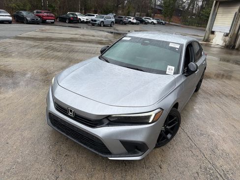 Used 2024 Honda Civic Sport image 3