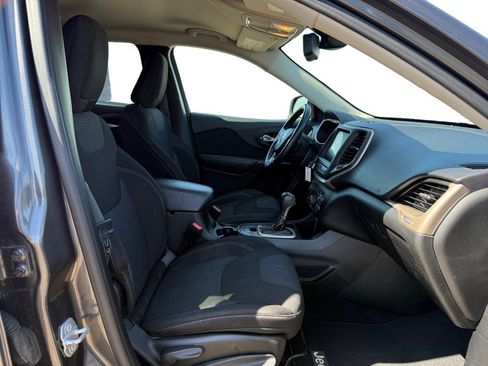 Used 2015 Jeep Cherokee Latitude FWD image 12