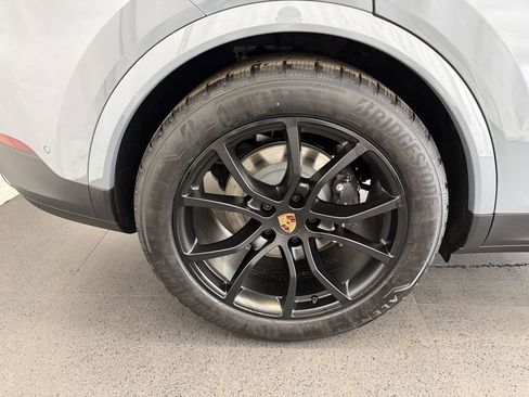 New 2026 Porsche Cayenne Coupe AWD/4WD image 12