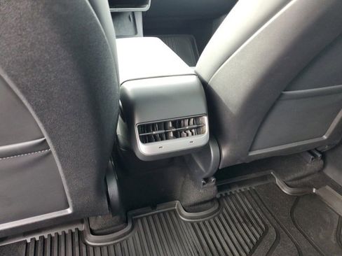 Used 2024 Tesla Model Y Long Range image 15