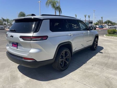 Used 2023 Jeep Grand Cherokee L Laredo AWD/4WD image 8